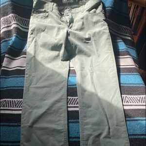 Very nice pair of Brax pants. Very soft material.